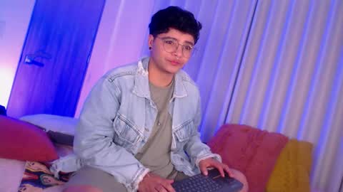 Isabella Mout  online show from February 10, 1:14 pm