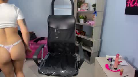 isebella online show from June 4, 4:33 pm
