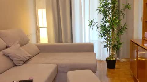 isabellauribe online show from June 16, 12:39 pm