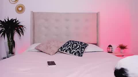 Isabelle Diaz online show from October 28, 10:10 am