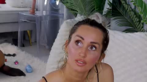 IsabelleEthan online show from June 17, 1:07 am