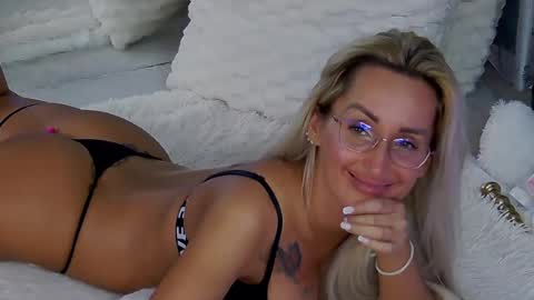 IsabelleEthan online show from July 20, 10:39 am