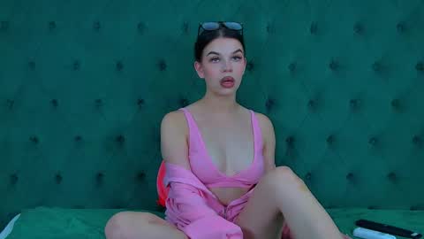 Snapshot of isabellevale chatting on September 18, 11:20 am isabellevale online show from September 18, 11:20 am