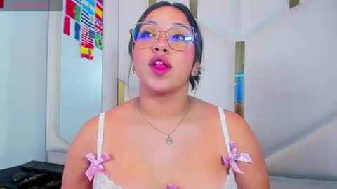isabellrodriguez18 online show from June 27, 5:30 am