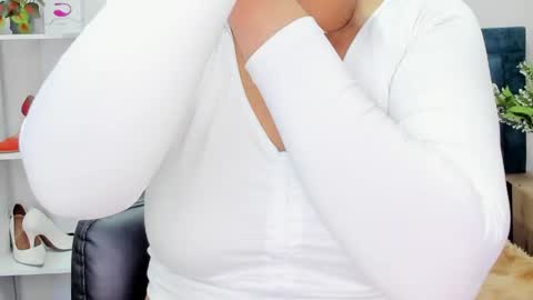 Isabel online show from May 22, 2:20 am
