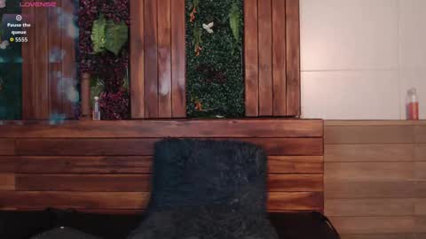 I S A  S AN D E R S  online show from September 26, 1:31 pm