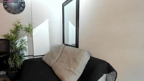 I S A  S AN D E R S  online show from October 5, 8:03 pm