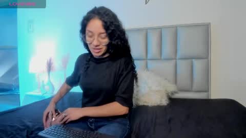 isis_black_ online show from April 7, 12:45 am