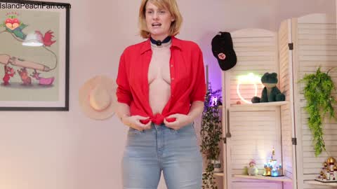 Lou  Peaches online show from February 28, 9:25 pm