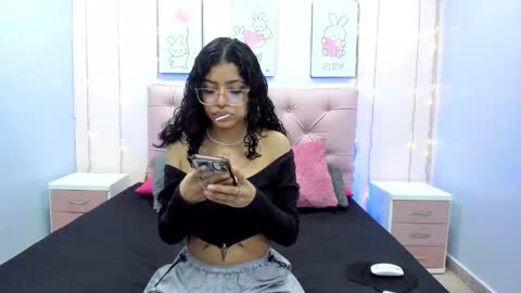 Snapshot of issaa_tyler chatting on September 17, 5:27 am Issa online show from September 17, 5:27 am