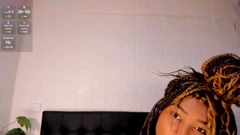Snapshot of issanoir chatting on February 13, 12:43 pm Issa online show from February 13, 12:43 pm