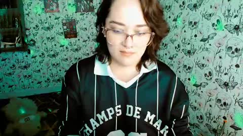 Yiz online show from May 15, 11:18 pm