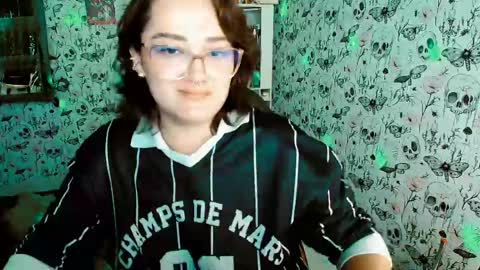 Yiz online show from May 15, 10:45 pm