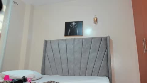 Snapshot of its_canella chatting on December 4, 4:21 am canella online show from December 4, 4:21 am