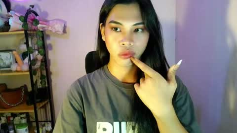its_chloe20 online show from July 17, 2:10 pm