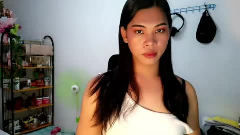its_chloe20 online show from July 29, 11:43 am