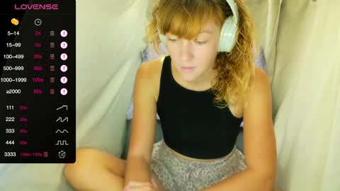 Snapshot of its_lily chatting on October 19, 10:34 pm Lily online show from October 19, 10:34 pm