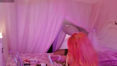 itsauroraborealis online show from June 9, 2:55 am