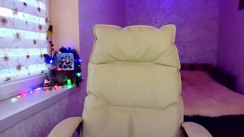 Snapshot of itslunaday chatting on December 27, 12:34 pm itslunaday online show from December 27, 12:34 pm
