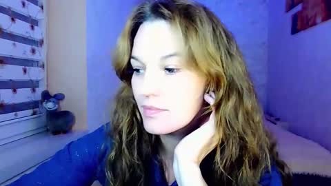 Snapshot of itslunaday chatting on October 2, 7:41 pm itslunaday online show from October 2, 7:41 pm