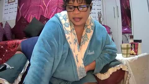 itumeleng74 online show from May 1, 5:32 am