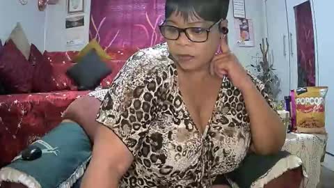 itumeleng74 online show from October 5, 5:01 am