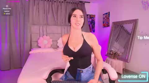 Itzel  online show from July 31, 2:40 pm