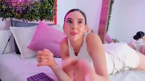 Itzel  online show from June 14, 3:12 pm