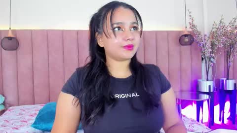 Snapshot of ivannaavega chatting on October 12, 5:10 am Ivanna online show from October 12, 5:10 am