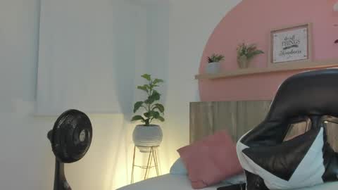 I V E T T E online show from May 1, 7:28 pm