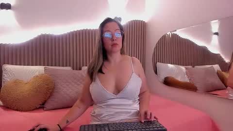 Snapshot of ivonny_04 chatting on September 10, 12:49 pm N A T H A L Y online show from September 10, 12:49 pm