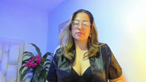 Snapshot of ivonny_04 chatting on September 29, 4:01 pm N A T H A L Y online show from September 29, 4:01 pm