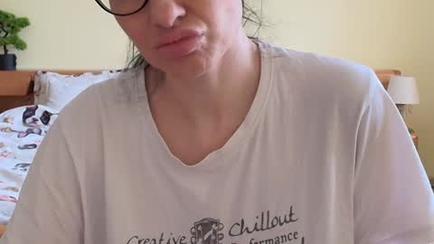 Snapshot of ivoryorchid chatting on February 4, 10:32 am Ivory online show from February 4, 10:32 am