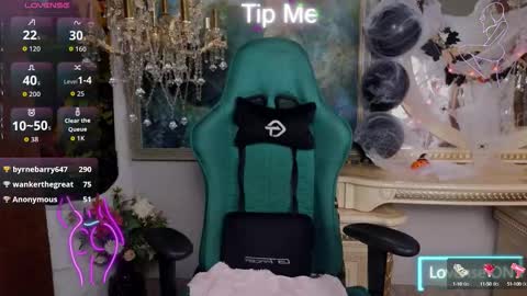 ivorywood_ online show from October 9, 12:53 pm