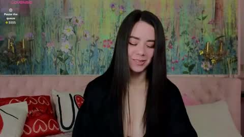 ivorywood_ online show from May 1, 6:33 pm