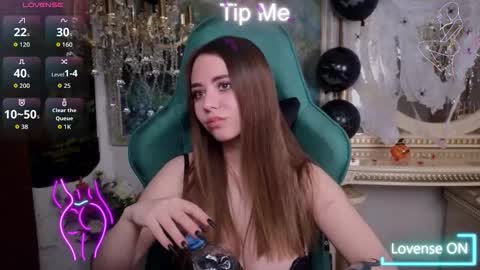 ivorywood_ online show from October 7, 9:03 am