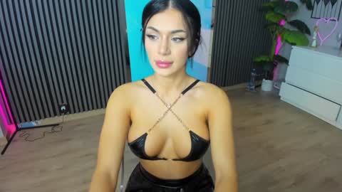 Snapshot of ivy_bellee chatting on December 4, 5:27 am Ivy bellee online show from December 4, 5:27 am