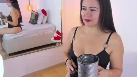 Ivy  online show from December 5, 2:51 pm