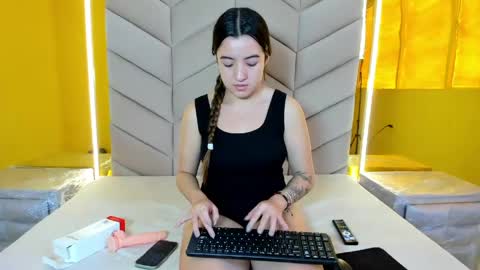 ivycollins_ar online show from May 13, 4:46 pm