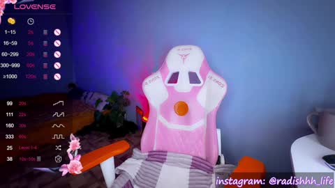 Snapshot of ivydavis chatting on December 24, 9:50 am Radish online show from December 24, 9:50 am