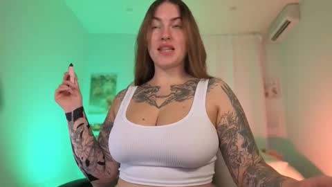 Snapshot of ivyhoney chatting on September 13, 9:39 am IVY - Follow me 3 online show from September 13, 9:39 am