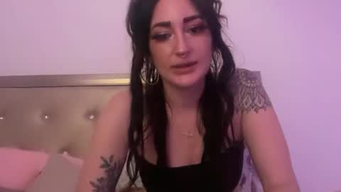 Snapshot of ivyyrosee8 chatting on October 4, 7:25 am Ivy Rose online show from October 4, 7:25 am