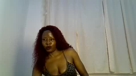 iynika online show from July 18, 1:31 am