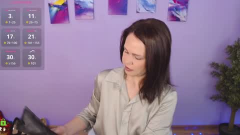 Queen of nylon  Victoria online show from January 19, 5:26 am