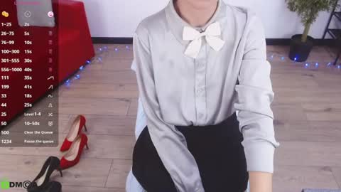 Queen of nylon  Victoria online show from June 24, 5:28 am