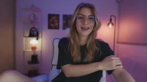 Linda Sofia help me get to 100 thumbs up online show from November 23, 3:53 am