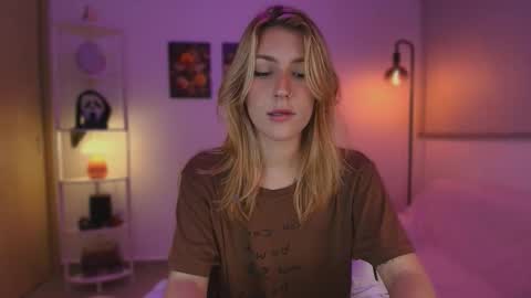 Linda Sofia help me get to 100 thumbs up online show from October 31, 5:09 am