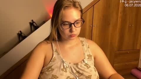 jacywinslat online show from July 6, 7:16 pm