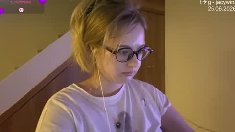 jacywinslat online show from June 25, 1:24 pm