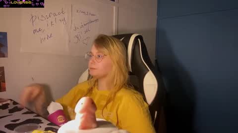 Snapshot of jacywinslat chatting on March 4, 8:27 pm jacywinslat online show from March 4, 8:27 pm